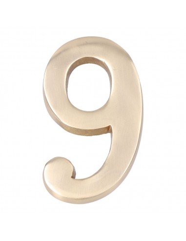Número 9, de latón con acabado pulido y fijación invisible, 10 cm